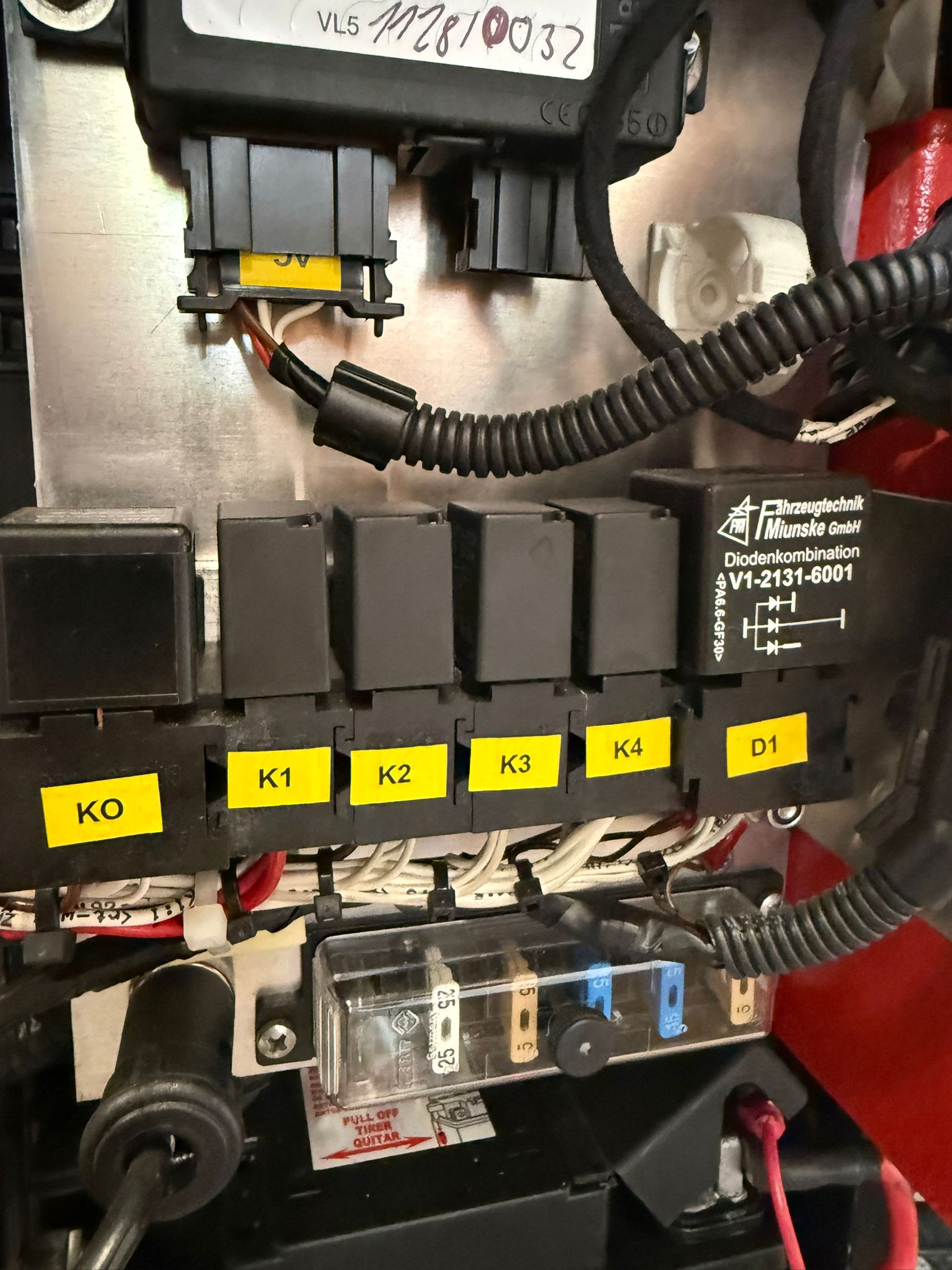 Innenansicht einer Steuerung mit Thermoschutz der Pumpe